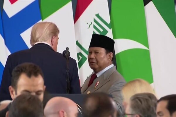 Dengarkan: Mikrofon panas menangkap percakapan pribadi Trump tentang putranya, Eric
