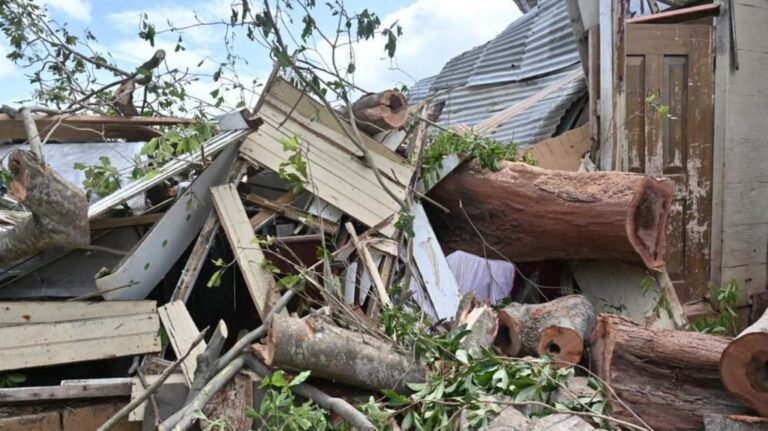Empat orang tewas di Jamaika saat Badai Melissa melintasi Bahama