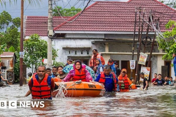 Jumlah korban tewas akibat banjir dan tanah longsor di Indonesia meningkat menjadi 417 orang
