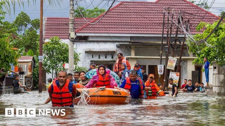 Jumlah korban tewas akibat banjir dan tanah longsor di Indonesia meningkat menjadi 417 orang