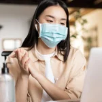 Kasus COVID-19 Kembali Meningkat di Asia, Pakar UGM Imbau Masyarakat Waspada Meski Ada Varian Omicron yang Berbeda di Indonesia