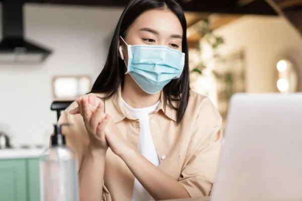 Kasus COVID-19 Kembali Meningkat di Asia, Pakar UGM Imbau Masyarakat Waspada Meski Ada Varian Omicron yang Berbeda di Indonesia