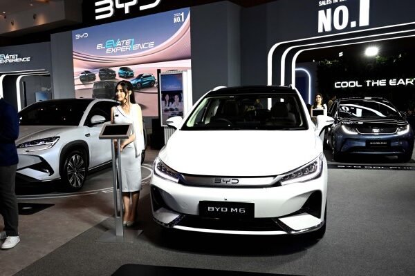 Revolusi mobil listrik Indonesia tersandera masalah premanisme