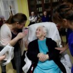 Studi mengungkap perubahan gaya hidup sederhana dapat membantu mencegah demensia