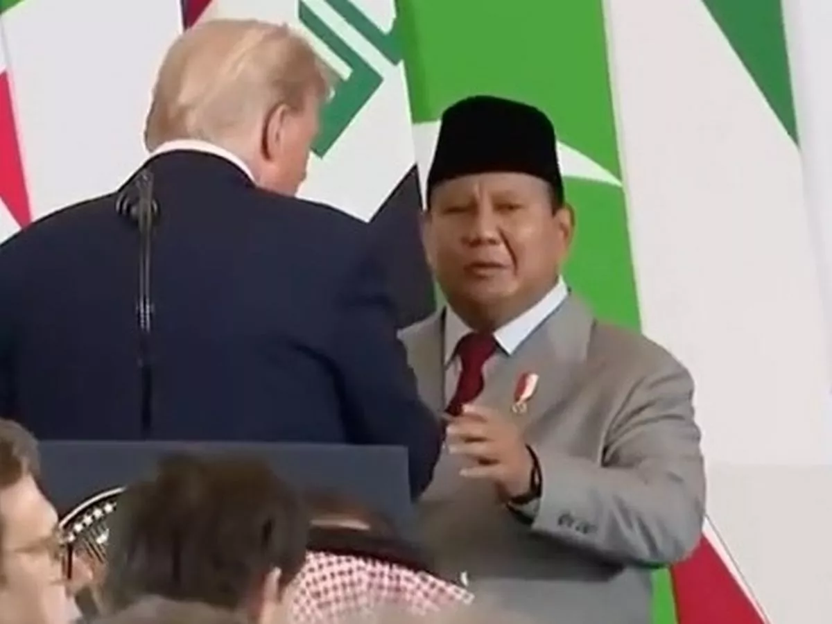Trump memicu kegemparan ketika hot mic merekam percakapan dengan presiden Indonesia tentang 'anak baik' Eric