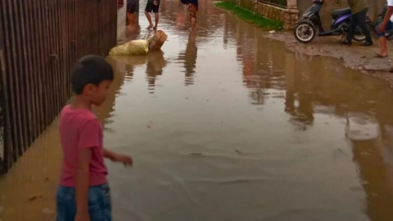 BANJIR BERULANG: BPBD: Banjir Susulan Landa Aceh Timur, Ratusan Warga Terpaksa Dievakuasi Kembali