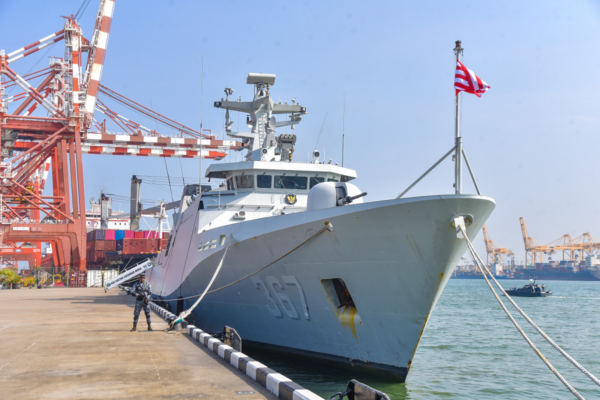 Kapal Perang Angkatan Laut Indonesia 'KRI SULTAN ISKANDAR MUDA – 367' tiba di Colombo.