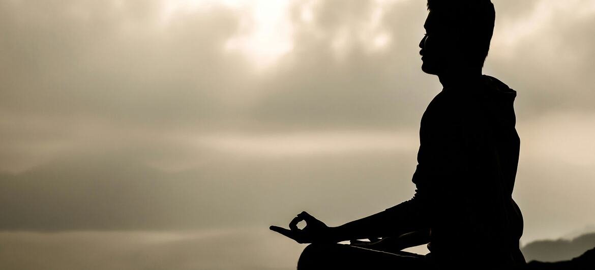 Menenangkan pikiran dan mempromosikan perdamaian global pada Hari Meditasi Sedunia