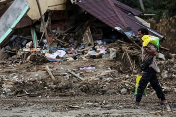 Tidak ada kembang api Tahun Baru di Indonesia saat negara dengan ekonomi terbesar di Asia Tenggara ini berkabung untuk korban banjir Sumatra