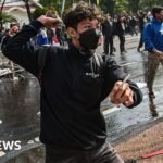 Tiga orang tewas setelah protes atas kematian sopir taksi di Indonesia.