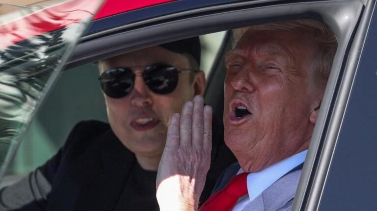 Trump mengatakan Musk telah ‘kehilangan akal sehatnya’ tetapi mengatakan dia tidak fokus pada perselisihan tersebut.