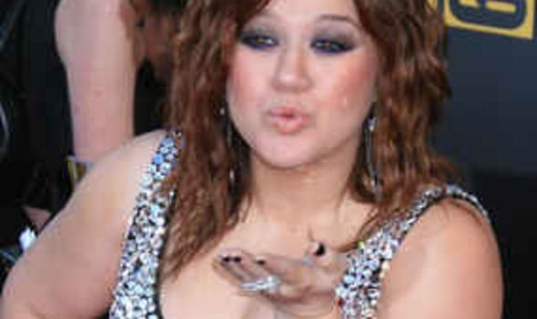 Clarkson diserang karena sponsor dari perusahaan rokok.