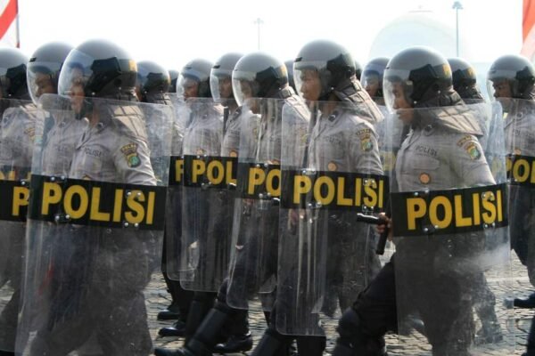 INDONESIA: Delapan aktivis terancam hukuman penjara bertahun-tahun karena melakukan protes damai.