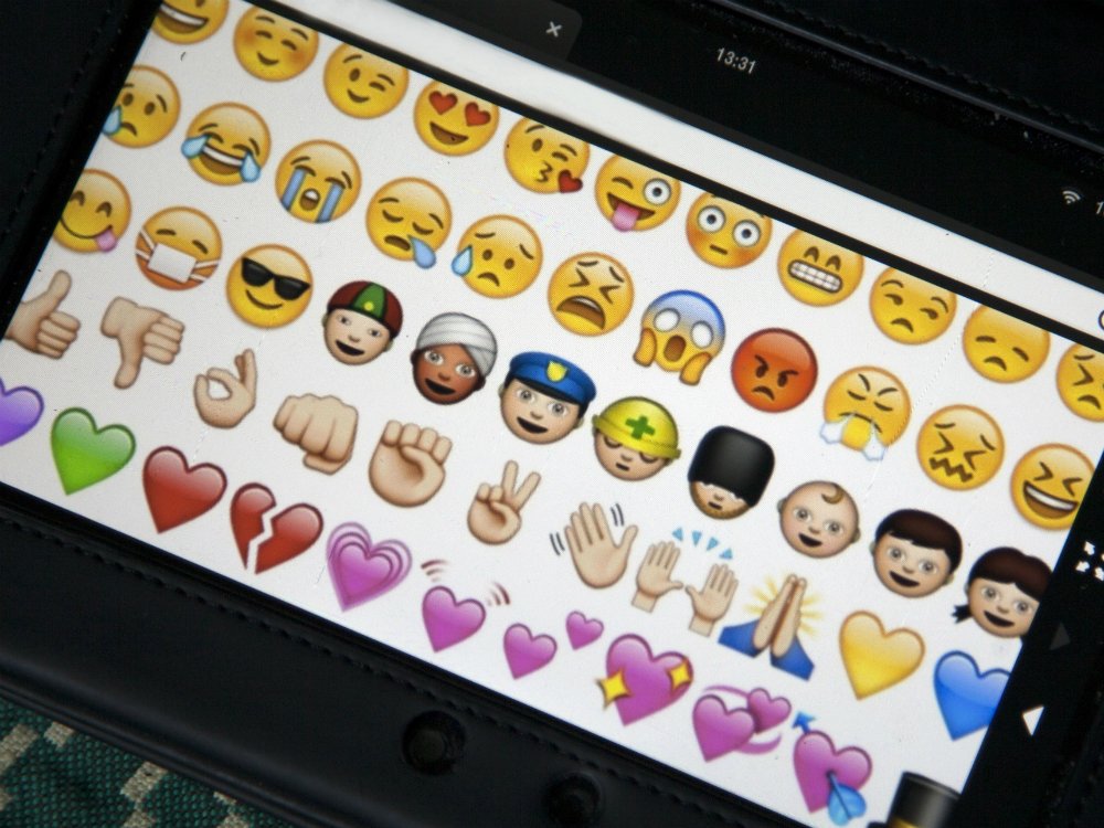 Indonesia telah mulai melarang penggunaan emoji.