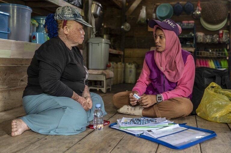 Indonesia terus berupaya mewujudkan jaminan kesehatan universal sambil mengatasi celah-celah yang masih ada.