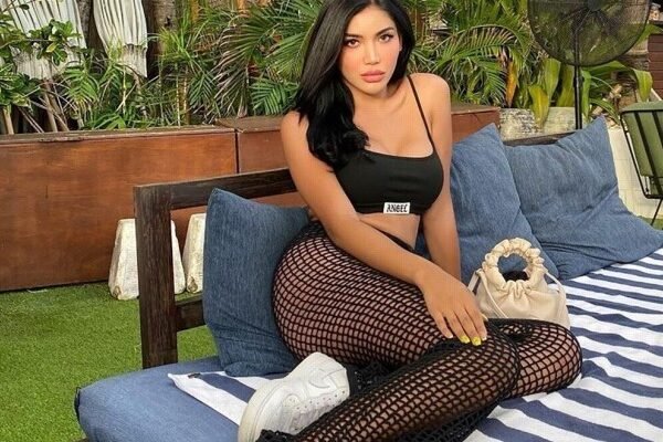 Selebriti transgender perempuan Indonesia, Millen Cyrus, dipindahkan ke sel penjara pribadi setelah menimbulkan kemarahan.