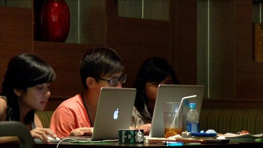 Skandal seks di Indonesia memicu perdebatan di internet.