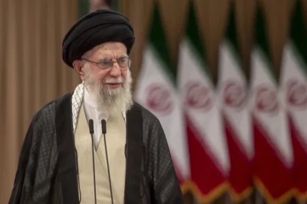 AS dan Israel menyerang Iran sementara Trump mendesak rakyat Iran untuk 'mengambil alih' pemerintahan