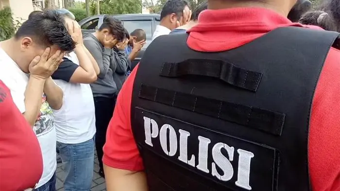 Indonesia: Tindakan Tegas terhadap Komunitas LGBT Memicu Krisis Kesehatan