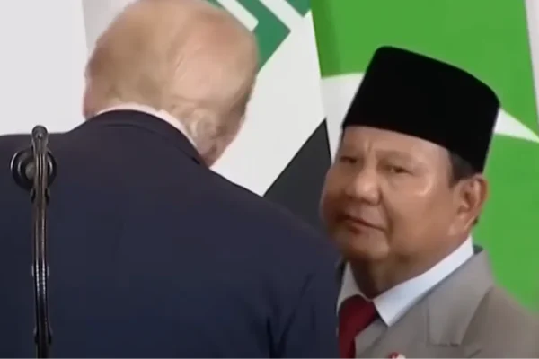 Masyarakat merasa cemas setelah mikrofon yang tidak sengaja menyala merekam percakapan Presiden Indonesia dengan Trump mengenai suatu tempat yang 'tidak aman'