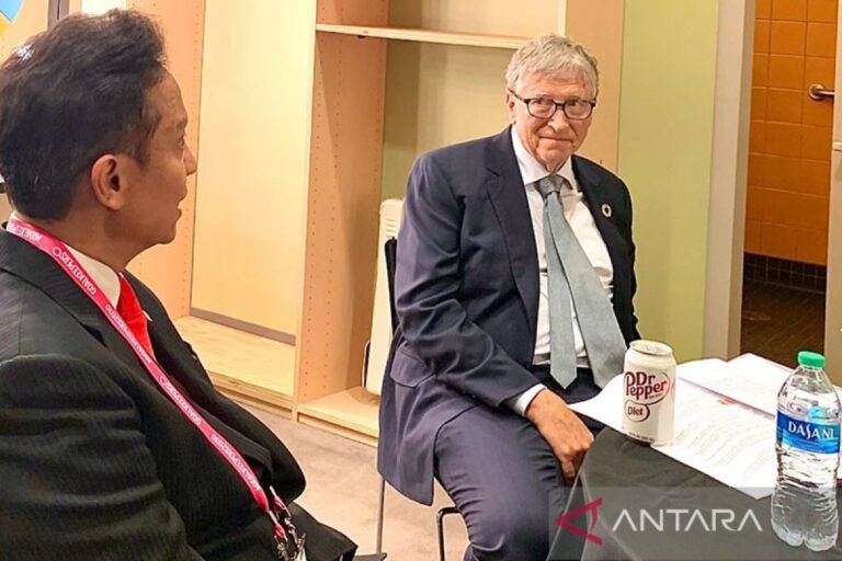 Menteri Kesehatan Indonesia memenangkan penghargaan dari Yayasan Gates.