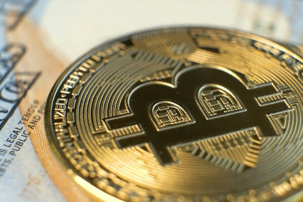 Senator Moreno memberikan pembaruan mengenai RUU kripto yang terhenti.