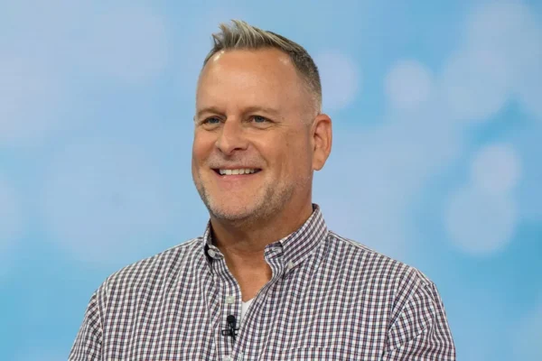Bintang 'Full House' Dave Coulier mengungkapkan bahwa 'segala sesuatu dalam hidupku dulu sangat merusak' sebelum ia berjuang melawan kanker