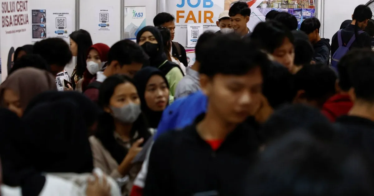 Indonesia memiliki 44 juta pemuda. Negara ini sedang berupaya keras untuk menyediakan lapangan kerja bagi mereka