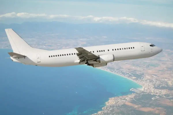 Indonesia menaikkan biaya tambahan bahan bakar penerbangan dan harga tiket pesawat