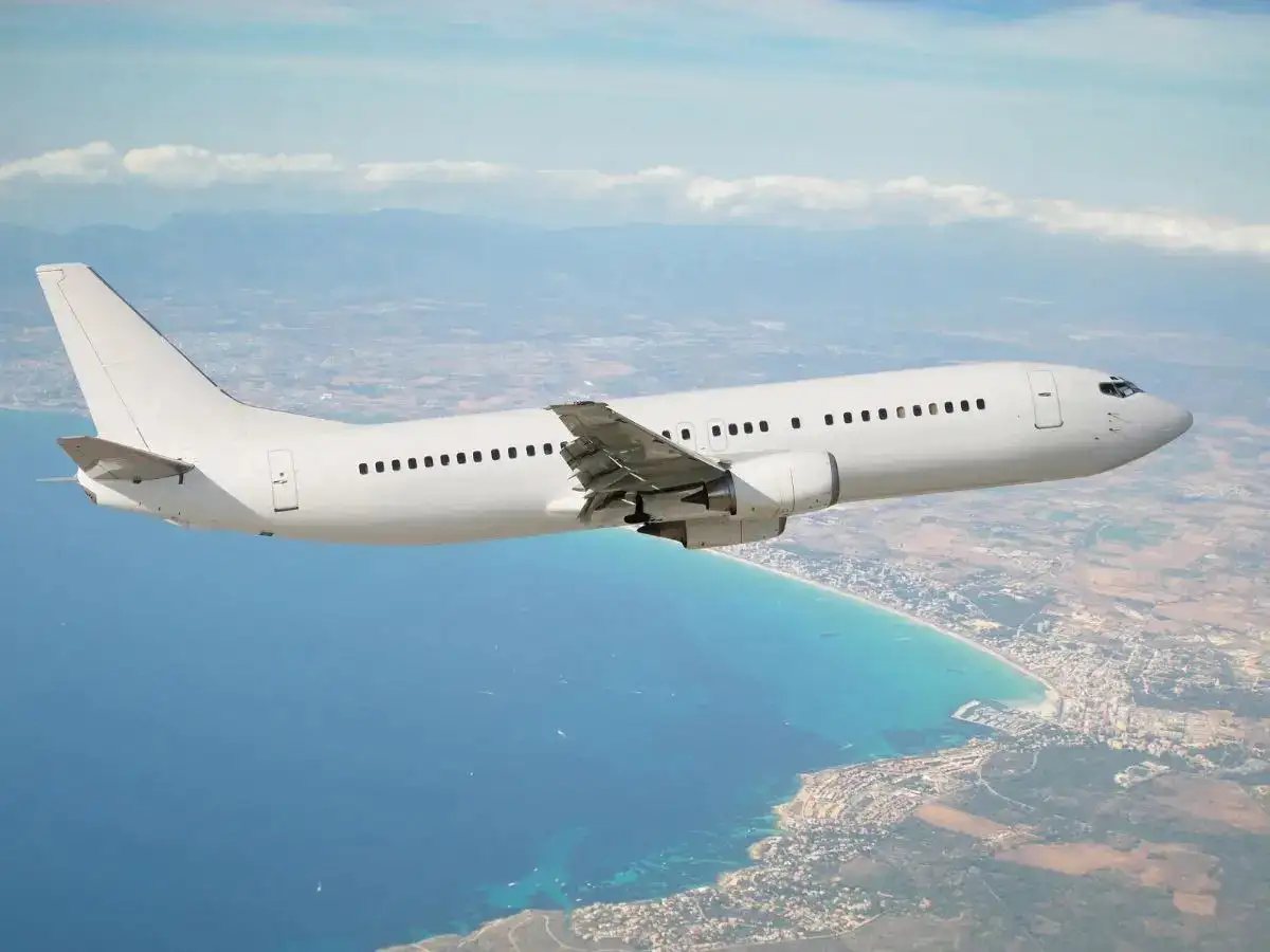 Indonesia menaikkan biaya tambahan bahan bakar penerbangan dan harga tiket pesawat