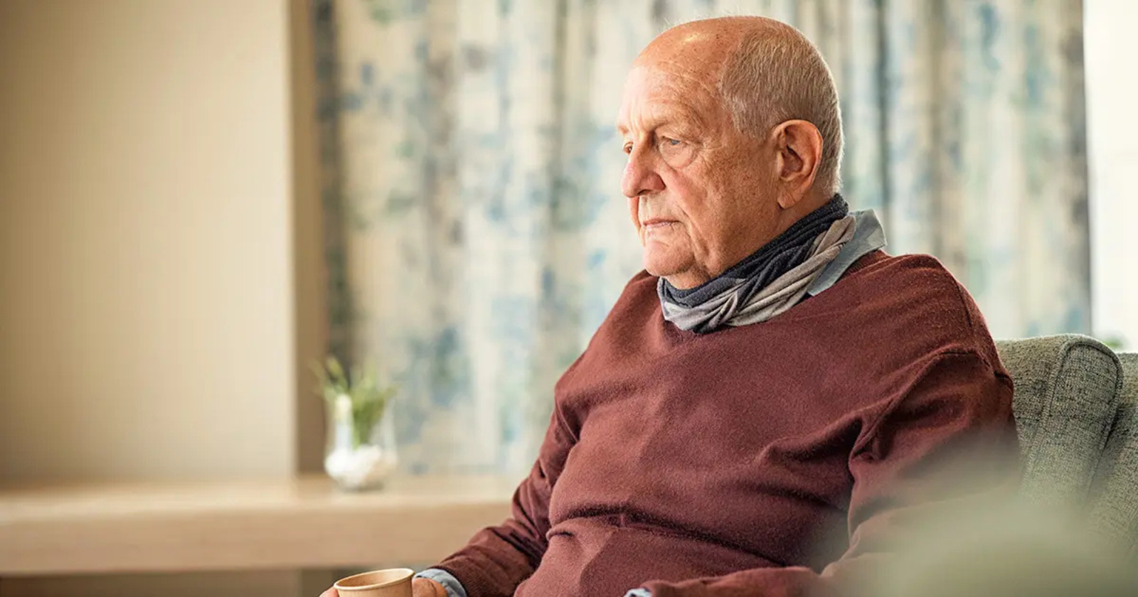 Tak ada yang membicarakan apa yang sebenarnya dipikul oleh generasi baby boomer saat ini, dan itu bukanlah rasa berhak, nostalgia, atau stereotip yang terus-menerus diunggah oleh anak-anak mereka; melainkan beban yang tersembunyi dari menjadi orang tua.