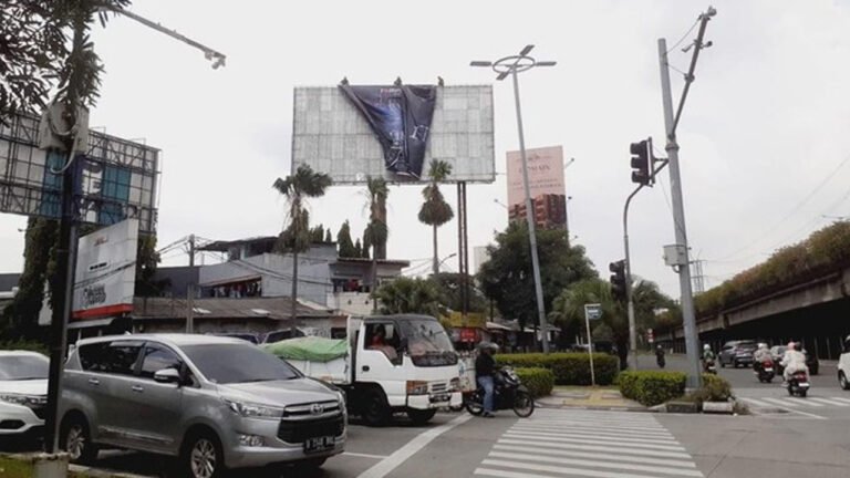Baliho “Aku Harus Mati” Bikin Resah Warga DKI, Pemprov Turun Tangan