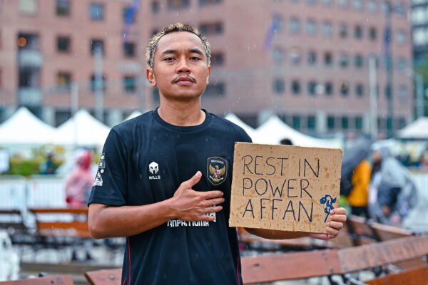 Bermain demi kemanusiaan: Olahraga untuk pembangunan, kekerasan negara, dan pelajaran dari Indonesia