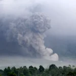 Gunung Semeru di Indonesia meletus, tingkat siaga dinaikkan ke level tertinggi