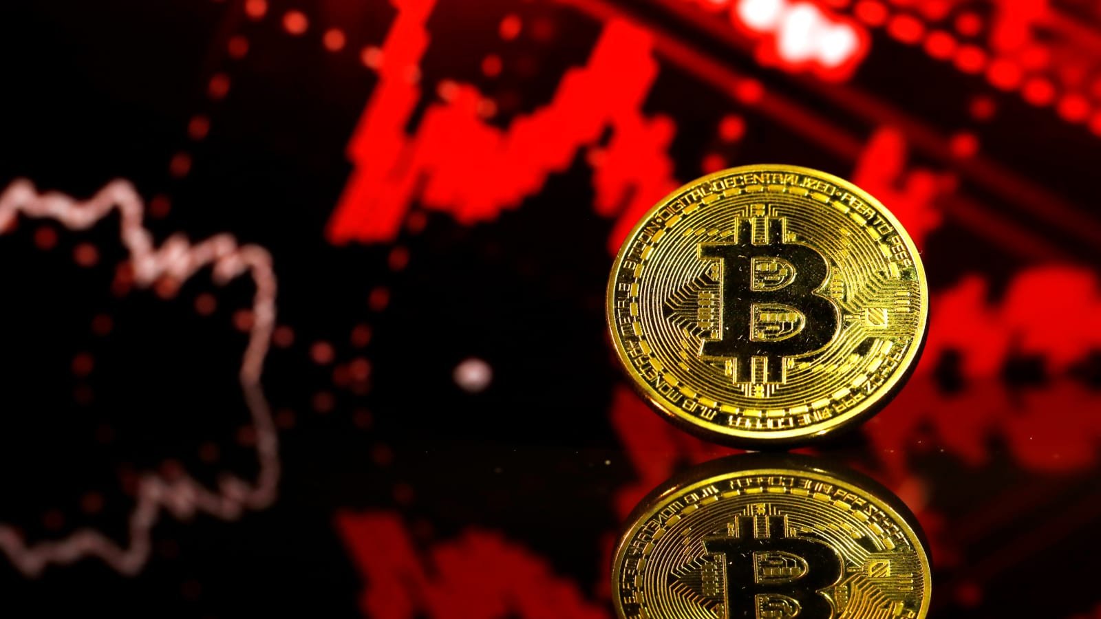 Harga Bitcoin anjlok 15%, sempat menembus di bawah $61.000 seiring dengan meningkatnya aksi jual dan semakin kuatnya keraguan terhadap mata uang kripto