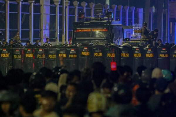 Indonesia: Pihak berwenang harus menyelidiki tindakan represif yang disertai kekerasan terhadap aksi protes