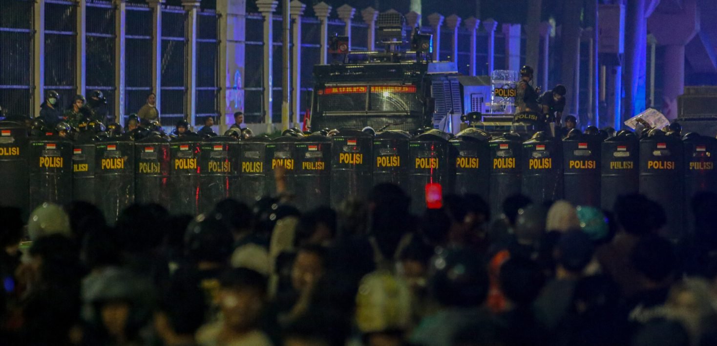 Indonesia: Pihak berwenang harus menyelidiki tindakan represif yang disertai kekerasan terhadap aksi protes