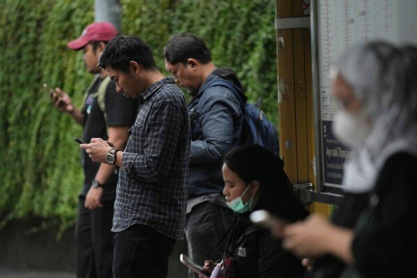 Indonesia akan melarang penggunaan media sosial bagi anak-anak di bawah usia 16 tahun, kata Menteri Komunikasi