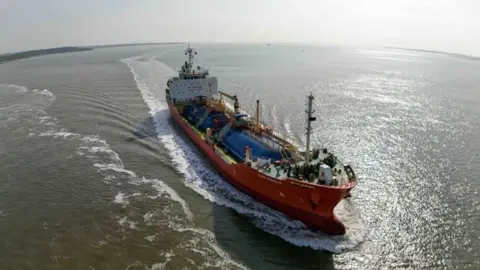 Judul berita: Perang Iran memicu 'guncangan energi global' dan 'Raja Pantai'
