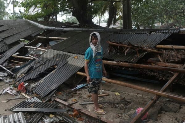 Tsunami di Indonesia merupakan bencana terbaru dalam serangkaian bencana yang melanda 'Cincin Api' yang aktif