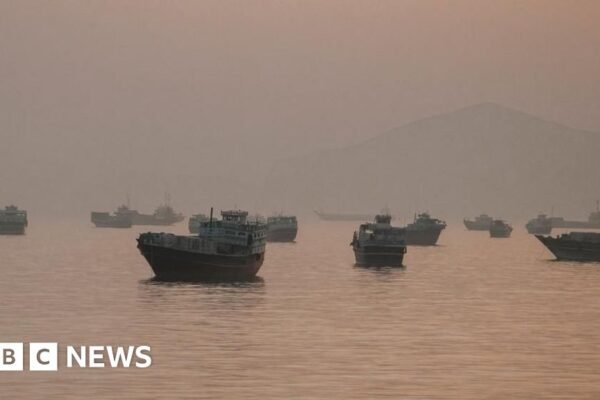 AS dan Iran saling melancarkan serangan di Teluk dalam ujian terbaru terhadap gencatan senjata