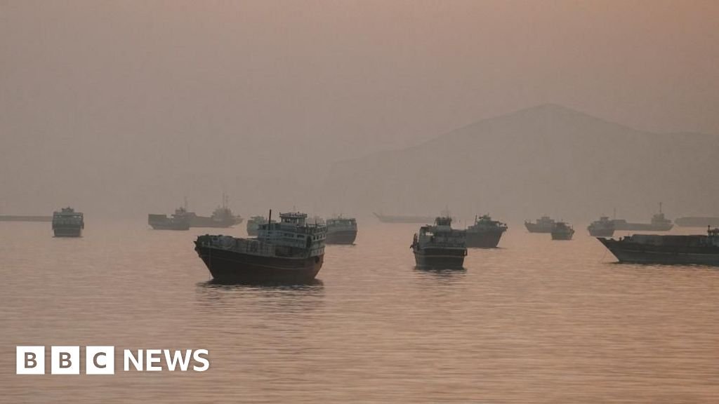 AS dan Iran saling melancarkan serangan di Teluk dalam ujian terbaru terhadap gencatan senjata