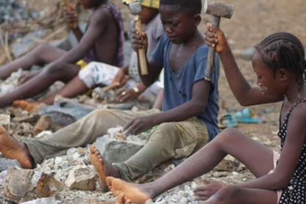 Berita Dunia Singkat: Seruan untuk bertindak melawan pekerja anak, Jaksa Penuntut ICC ditangguhkan, WFP gencar melakukan sosialisasi di Mesir