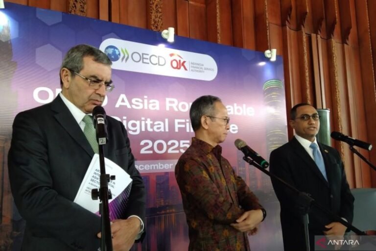 OJK menyempurnakan kode etik kecerdasan buatan (AI) untuk memitigasi risiko di sektor teknologi keuangan
