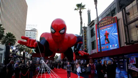 Penipuan yang melibatkan selebriti: FBI memburu 'Ratu Penipu Hollywood'