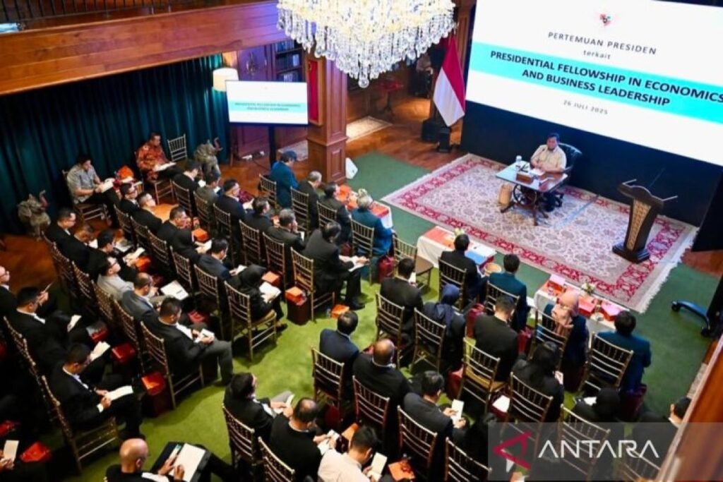 Prabowo mengumpulkan para pakar muda untuk membentuk perekonomian Indonesia
