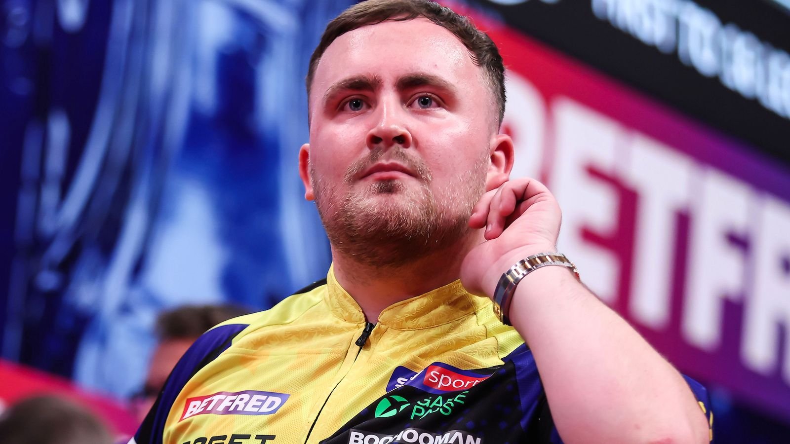 World Matchplay Darts: Luke Littler mengalahkan Josh Rock dengan telak, sementara Dirk van Duijvenbode memenangkan pertandingan seru melawan Gary Anderson, sehingga keduanya akan bertarung di semifinal