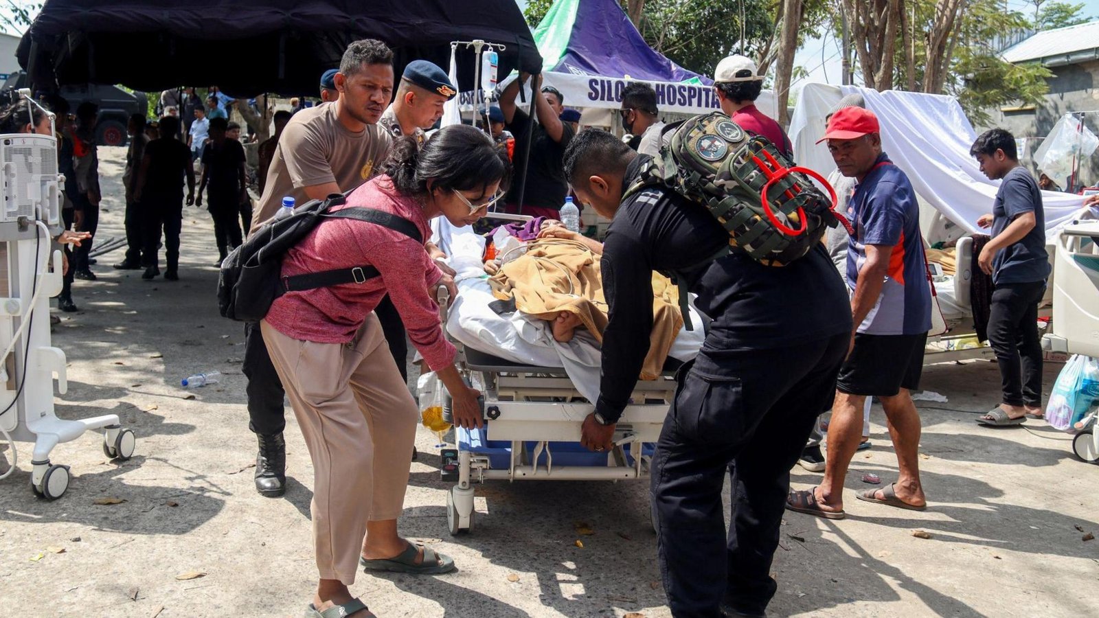 Indonesia: Ribuan orang mengungsi akibat gempa bumi yang mematikan sementara upaya penyelamatan terus berlanjut